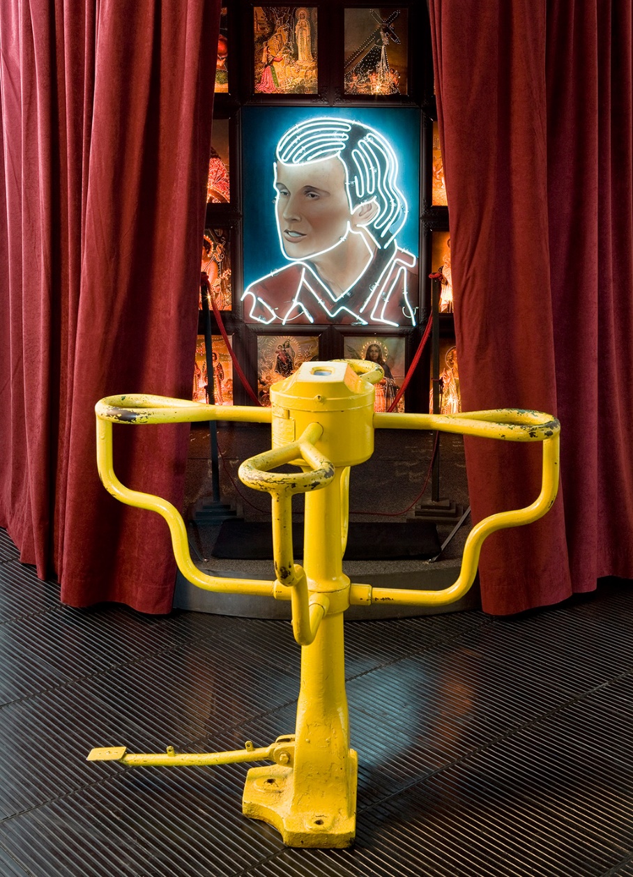 Nelson Leirner – Adoração (altar para Roberto Carlos), 1966
